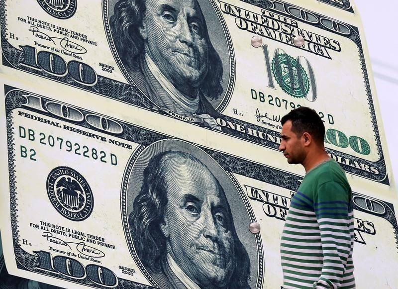 Euro rutscht ab, Rubel sinkt auf Allzeittief, während der Westen die Russland-Sanktionen verstärkt Von Reuters