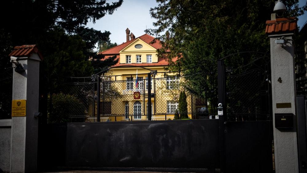 Die Slowakei weist drei russische Diplomaten wegen angeblicher Spionage und Bestechung aus