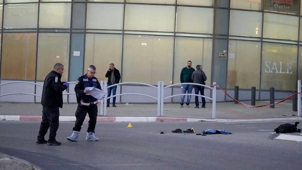 Mehrere Menschen bei Messerangriffen in der Nähe eines israelischen Einkaufszentrums getötet