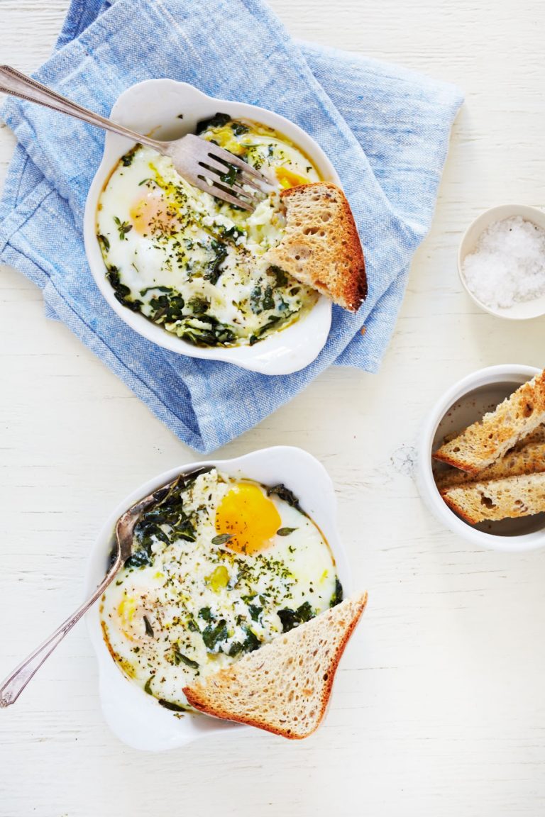 baked eggs with ricotta and thyme_quick healthy egg recipes