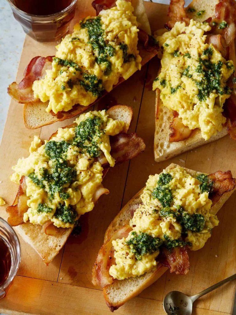 soft scrambled eggs with pesto from spoon fork bacon_quick healthy egg recipes