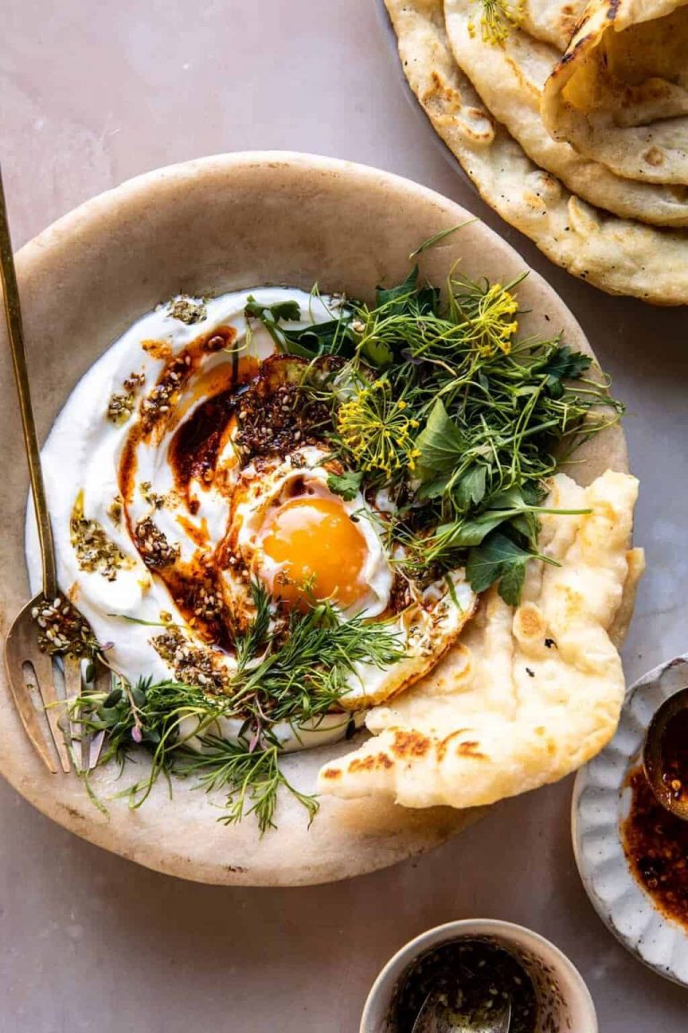 zaatar eggs with lemony yogurt and herbs_quick healthy egg recipes