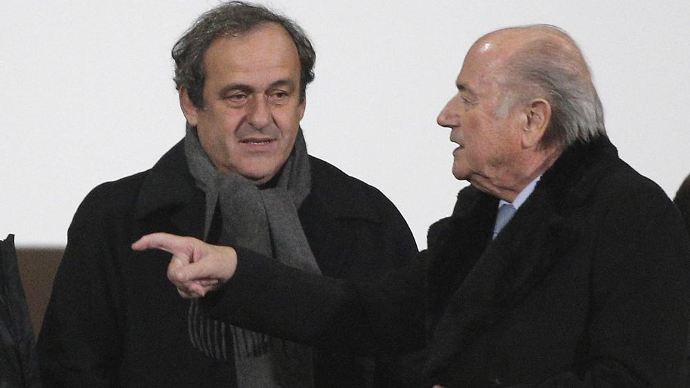 Die ehemaligen Fifa-Funktionäre Sepp Blatter und Michel Platini stehen vor einem Korruptionsprozess