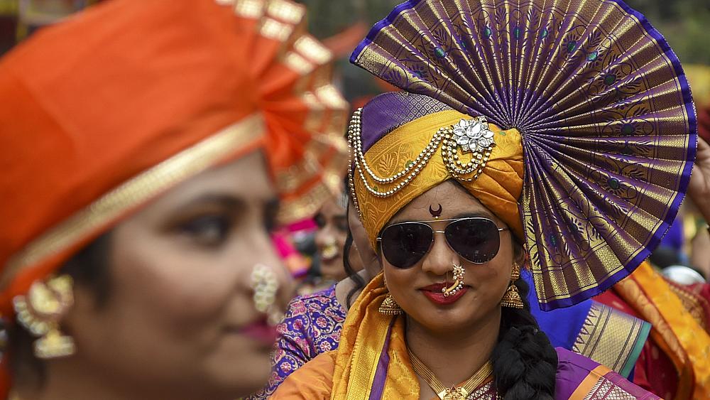 Mumbai begrüßt das lokale Neujahr mit Musik, Tanz und traditionellen Kostümen