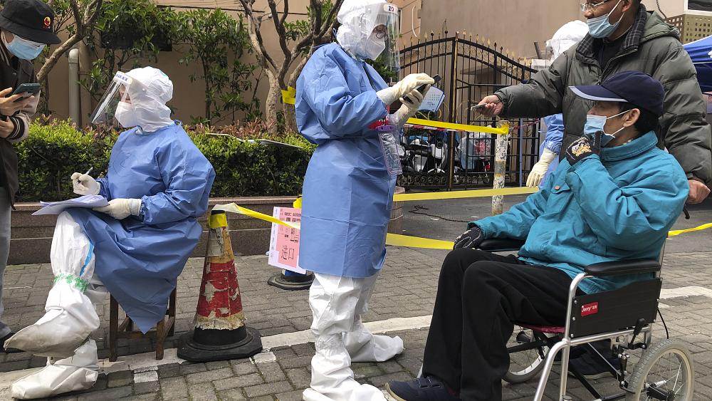 Shanghai lässt 4 Millionen aus dem Haus, da die Virusregeln gelockert werden