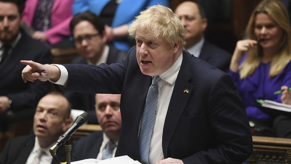 „Was für ein Witz“: Die britische Opposition kritisiert Boris Johnsons Reaktion auf den Partygate-Skandal