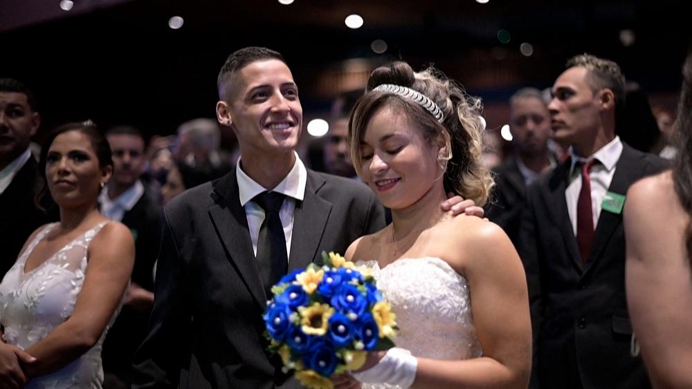 50 Paare heiraten in Brasilien bei einer Massenhochzeit