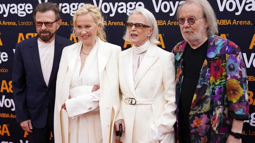 ABBA kehren als digitale Versionen ihrer selbst auf die Bühne zurück