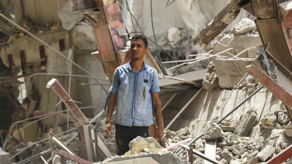 Bilder eines eingestürzten unfertigen Gebäudes im Südwesten des Iran