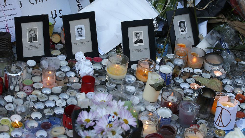 Pariser Angriffsprozess: Junger Sohn des Bataclan-Opfers nennt Verdächtigen eine „faule Banane“