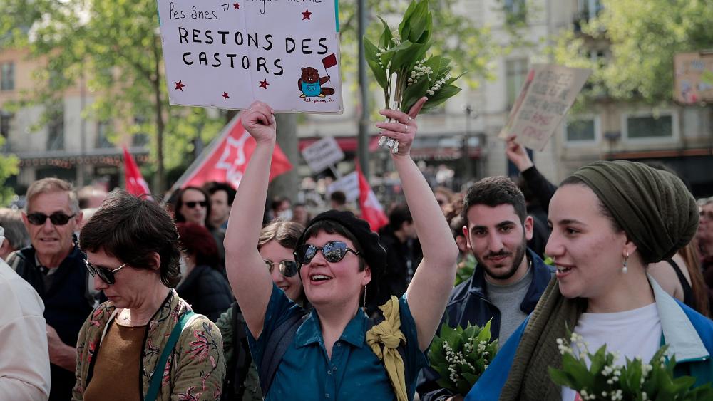 Zehntausende protestieren am 1. Mai nach der Wahl in Frankreich