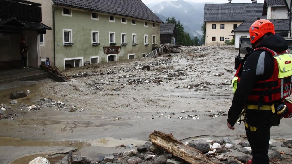 Ein Toter nach heftigen Regenfällen verursacht Hochwasser in Südösterreich