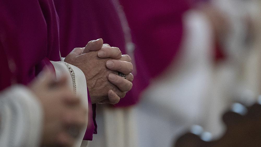 Kirche verurteilt katholischen Ex-Priester wegen jahrelangen Missbrauchs eines Jungen