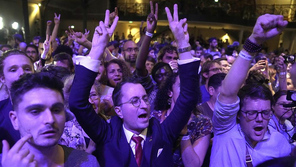 Macrons Bündnis hat die Mehrheit in der Nationalversammlung verloren, wie Umfragen zum Wahlausgang in Frankreich zeigen