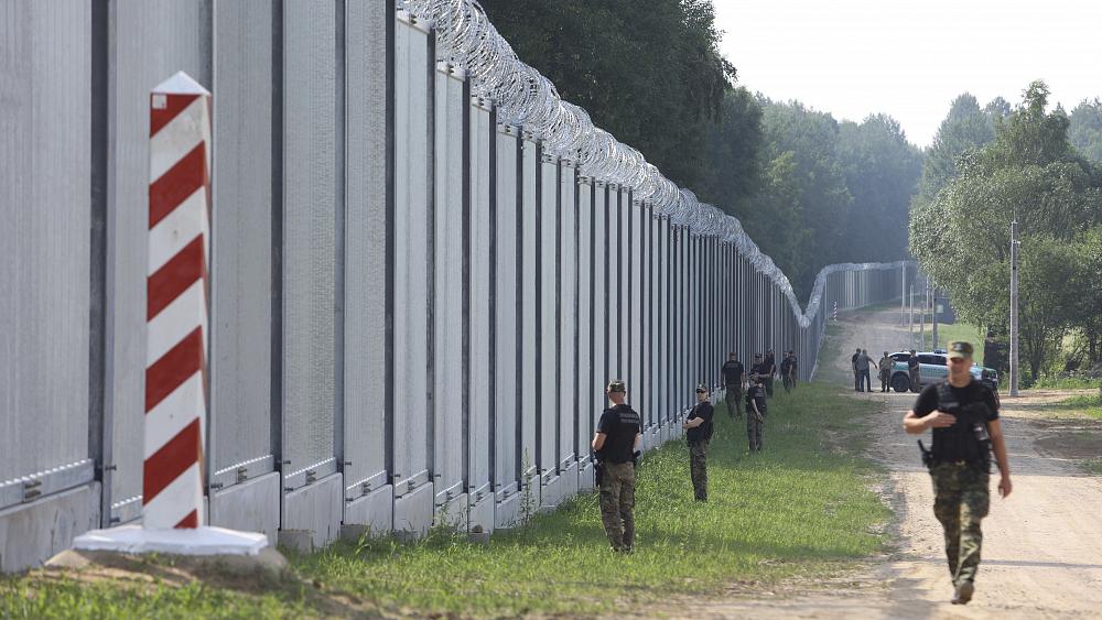 Polen stellt nach Migrationsstreit 186 Kilometer lange Grenzmauer zu Weißrussland fertig