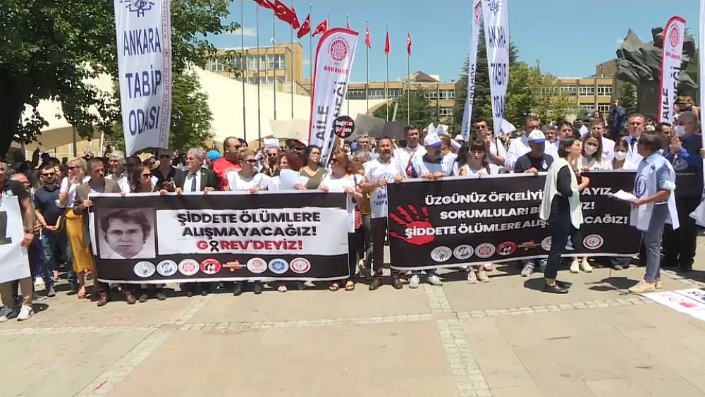 Türkisches Gesundheitspersonal streikt, nachdem ein Kardiologe erschossen wurde