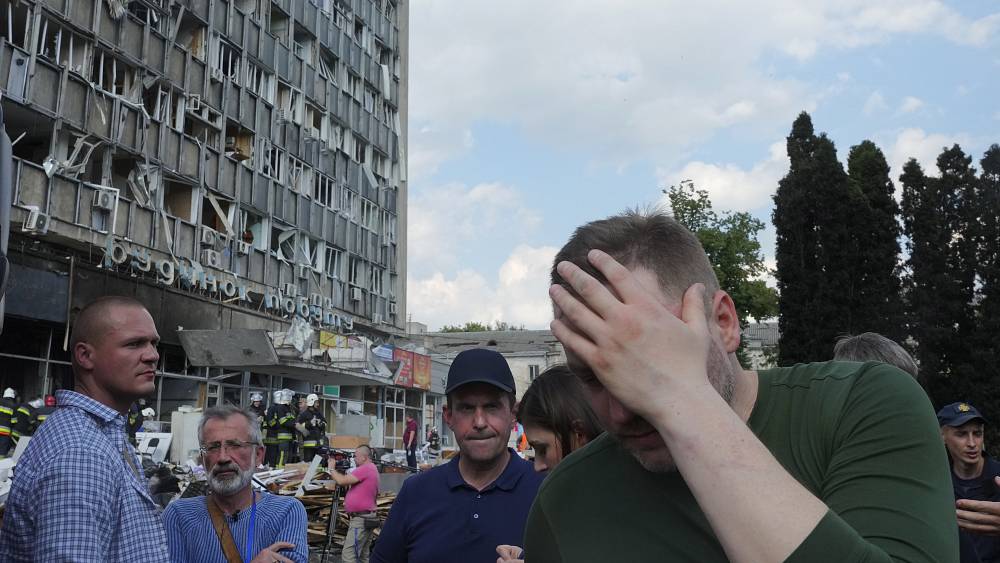 VIDEO : Feuer und Rauch nach russischen Angriffen auf Winnyzja in der Zentralukraine