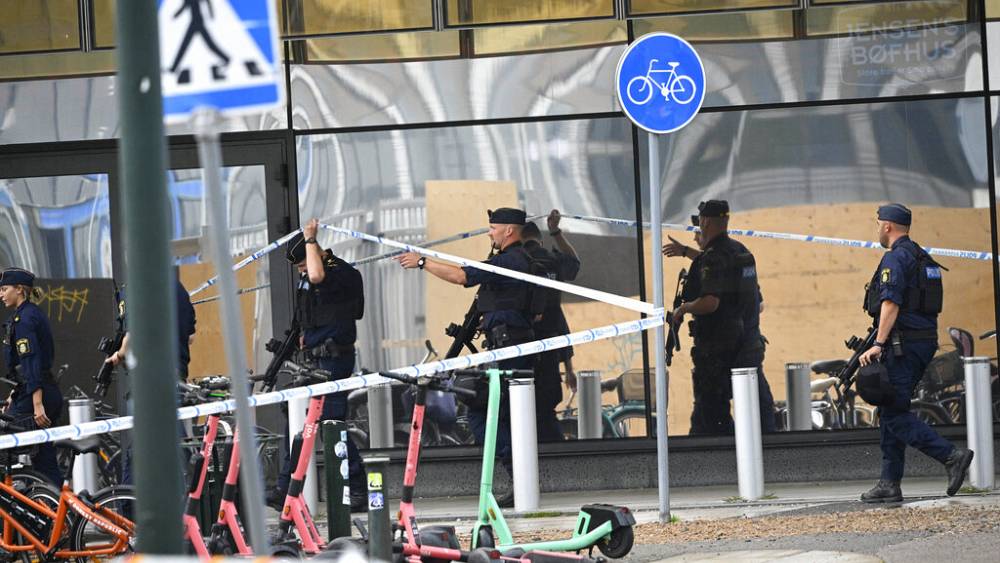 Bei einer Schießerei in einem schwedischen Einkaufszentrum wird einer getötet und ein anderer verletzt
