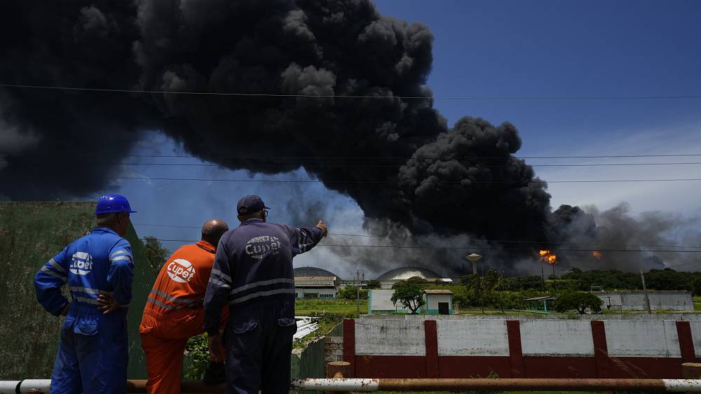 Kuba: Über ein Dutzend Feuerwehrleute werden bei Explosion und Feuer in einer Ölanlage vermisst und 120 verletzt