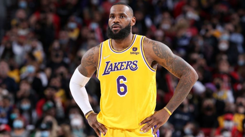 LeBron James und die Los Angeles Lakers stimmen einer Verlängerung um 2 Jahre im Wert von 97,1 Millionen US-Dollar zu, die eine Spieleroption für das 3. Jahr beinhaltet