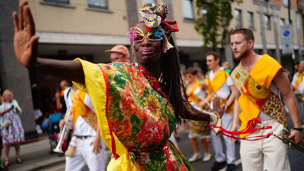 Notting Hill Carnival kehrt zum ersten Mal seit Beginn der Pandemie auf die Straßen Londons zurück