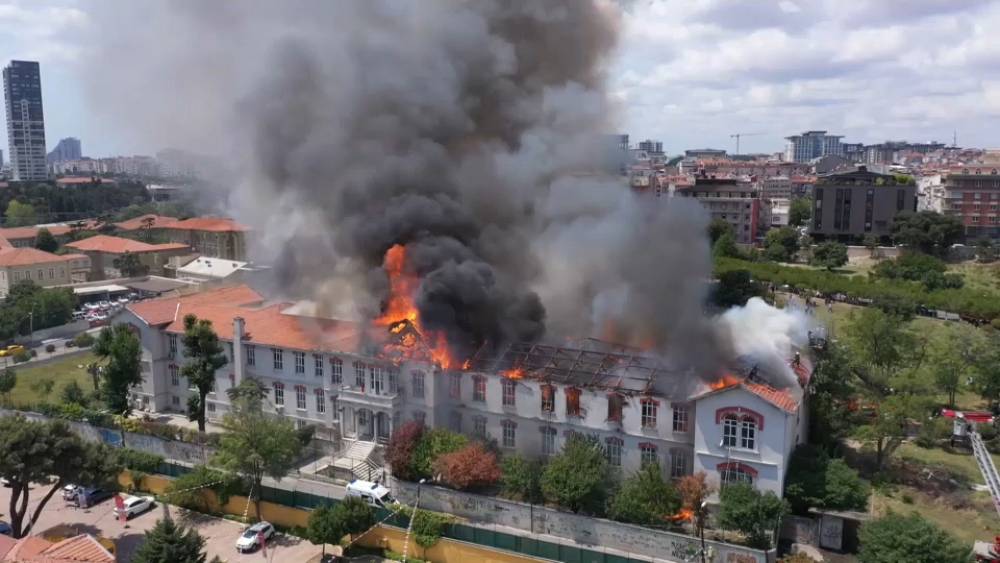 VIDEO : Im griechischen Balıklı-Krankenhaus in Istanbul brach Feuer aus