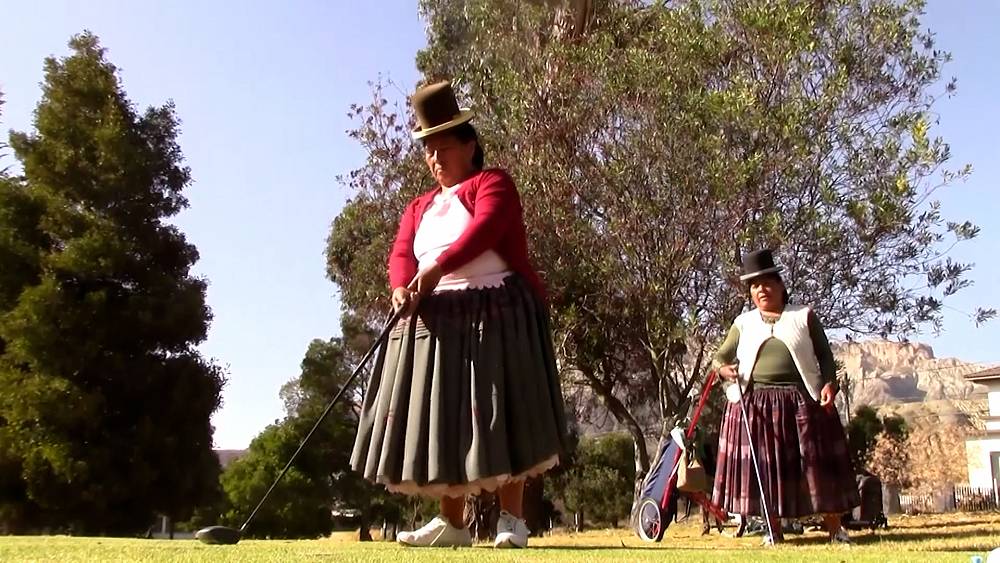 VIDEO : Indigene Aymara-Frauen spielen Golf in Bolivien