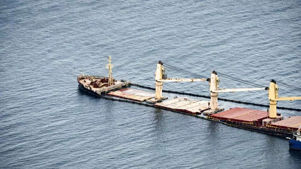 Frachtschiff verliert Treibstoff in der Nähe von Gibraltar, was Umweltbedenken auslöst