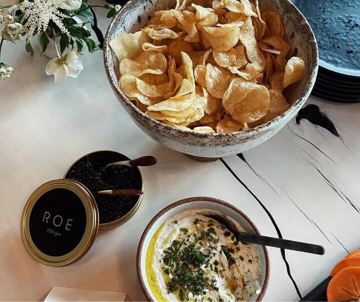 Kaviar-Chips und Dip