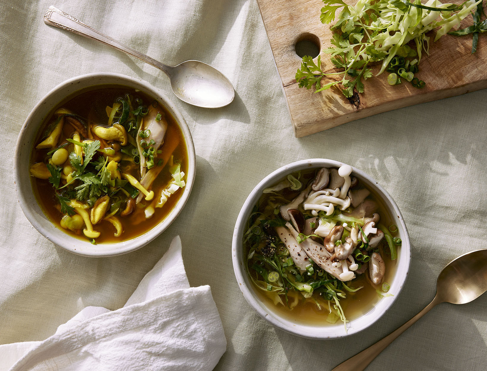 Hühner- und Gemüse-Knochenbrühe-Suppe