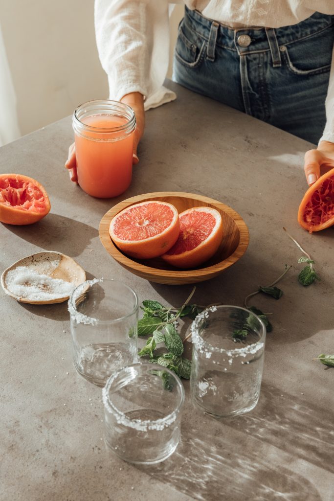 Grapefruit-Wodka-Cocktail, Salziger Hund, Greyhound-Rezept, Casa Zuma recycelte Glasbecher