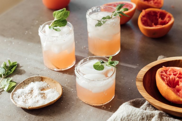 Ein Grapefruit-Wodka-Cocktail, um diesen Valentinstag aufzurütteln (Salty Dog Rezept)
