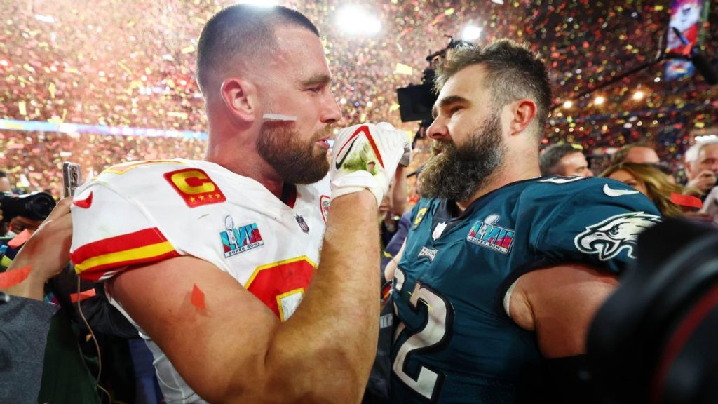 Eagles‘ Jason Kelce „sehr glücklich“ für Bruder Travis, als seine Chiefs den Super Bowl gewinnen