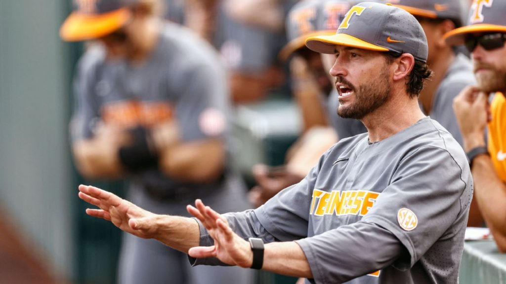 Tennessee suspendiert Baseball-Trainer Tony Vitello für die Dayton-Serie
