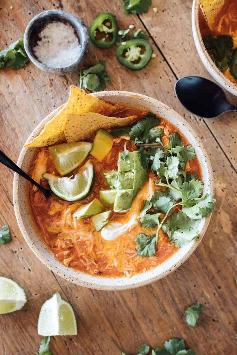 Einfache mexikanische Hühnchen-Tortilla-Suppe_Rezepte für Frühlingssuppe