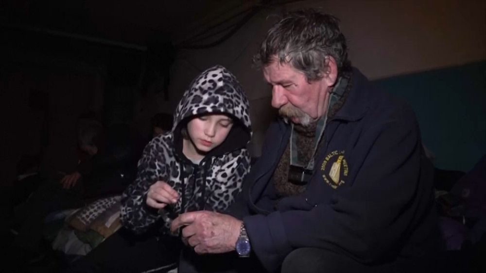 Ständiger Beschuss zwingt die Bewohner von Bakhmut in den Untergrund, während Russland die Ostukraine bombardiert