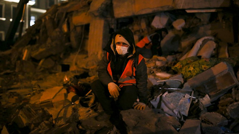 Syrien kämpft mit der Bewältigung des Erdbebens, da Assad fordert, dass Hilfe durch sein Regime fließt