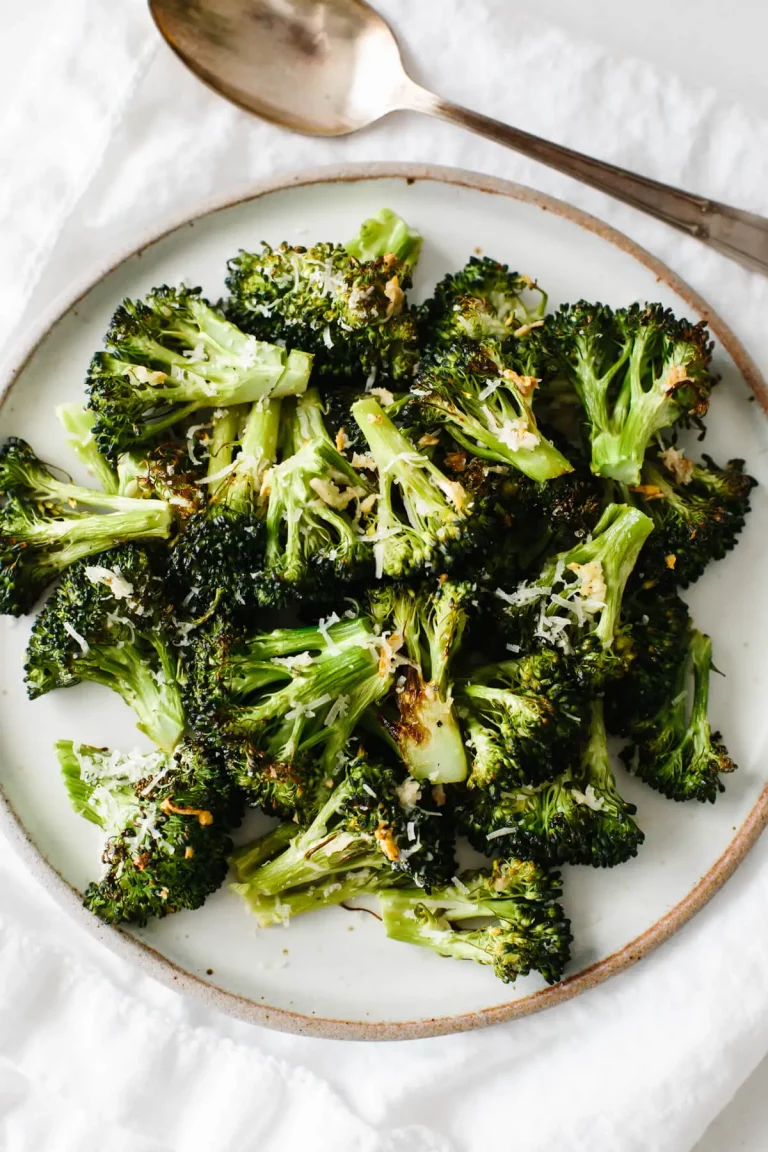 Gerösteter Brokkoli mit Knoblauch und Parmesan_Gesunde Brokkoli-Rezepte