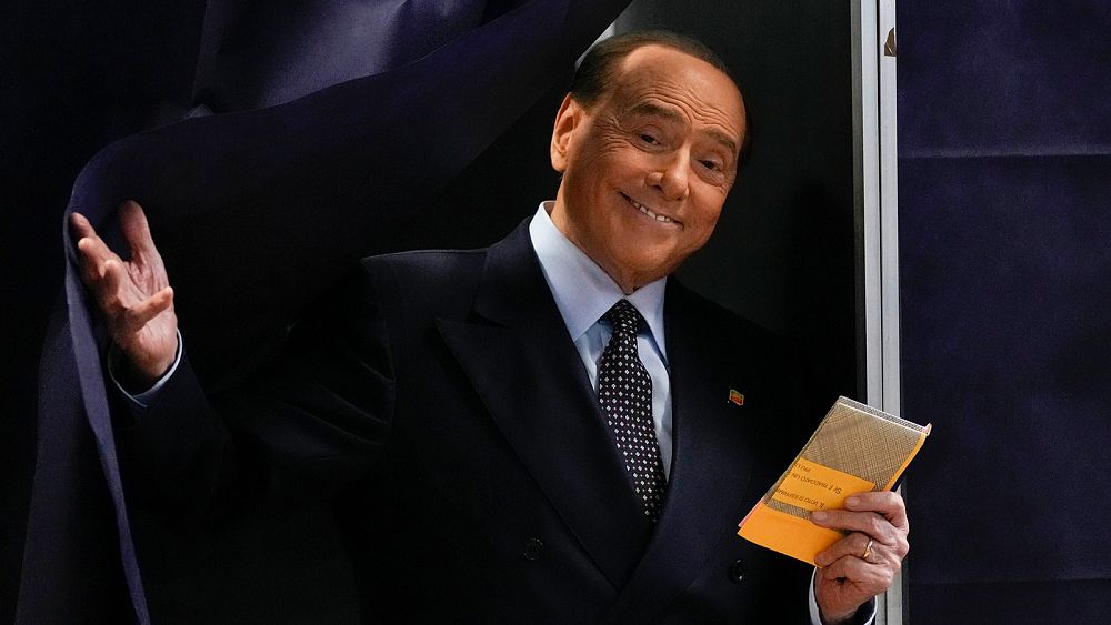 Der Italiener Berlusconi hofft, „wieder“ von einer durch Leukämie verursachten Lungenentzündung genesen zu können