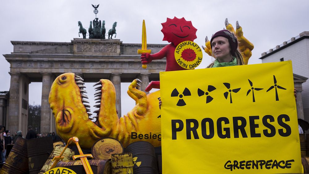 Klimaschützer in Deutschland freuen sich über die Stilllegung der letzten Atomkraftwerke